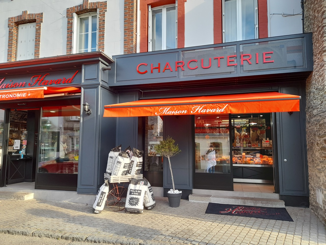Vitrine extérieure Boucherie, Agencement Boucherie, Normandie, Maison Havard, Les Ateliers Lejamtel