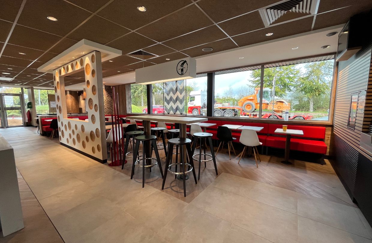 Nouvelle décoration Wood&Stone, Rénovation McDonald's Dieppe Belvédère, Décoration et agencement restaurants, Les Ateliers Lejamtel