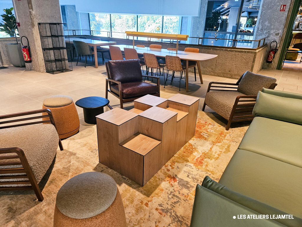 Agencement-professionnel-hotel-table basse sur mesure