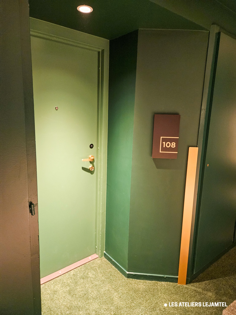 Signalétique sur mesure hotel numéro chambre
